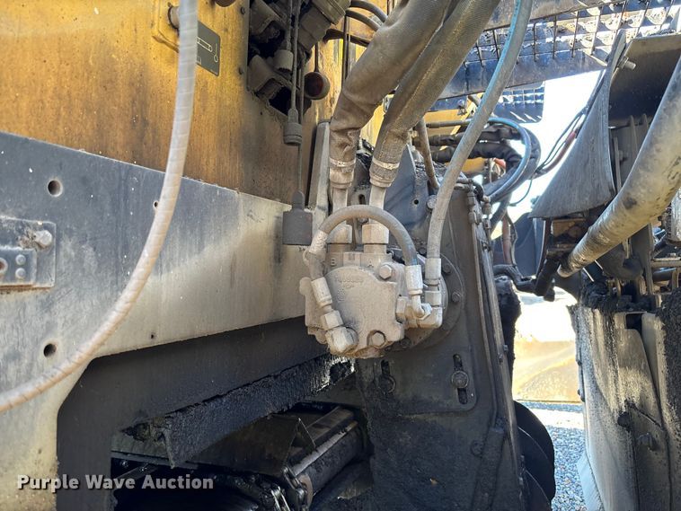 image for item YA1418 2016 Caterpillar AP1055F paver