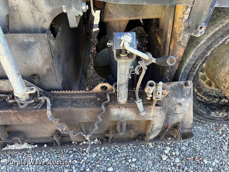 image for item YA1418 2016 Caterpillar AP1055F paver