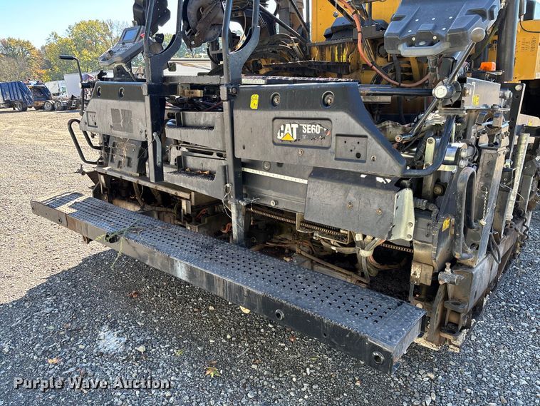 image for item YA1418 2016 Caterpillar AP1055F paver