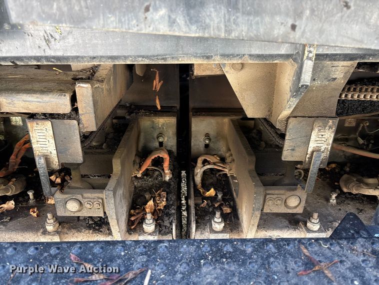 image for item YA1418 2016 Caterpillar AP1055F paver