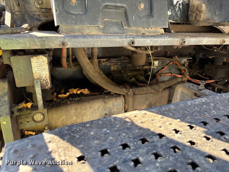 image for item YA1418 2016 Caterpillar AP1055F paver