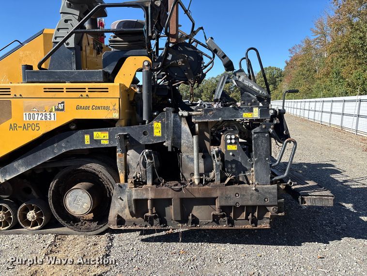 image for item YA1418 2016 Caterpillar AP1055F paver