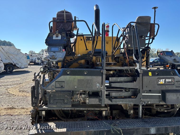 image for item YA1418 2016 Caterpillar AP1055F paver