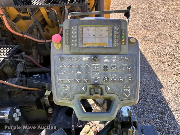 image for item YA1418 2016 Caterpillar AP1055F paver