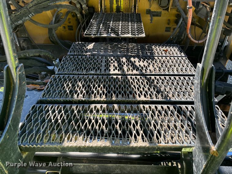 image for item YA1418 2016 Caterpillar AP1055F paver