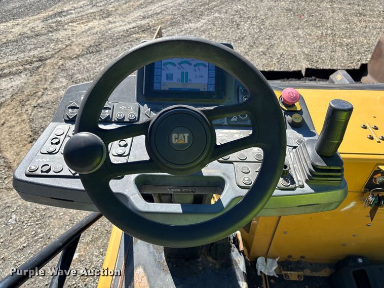 image for item YA1418 2016 Caterpillar AP1055F paver