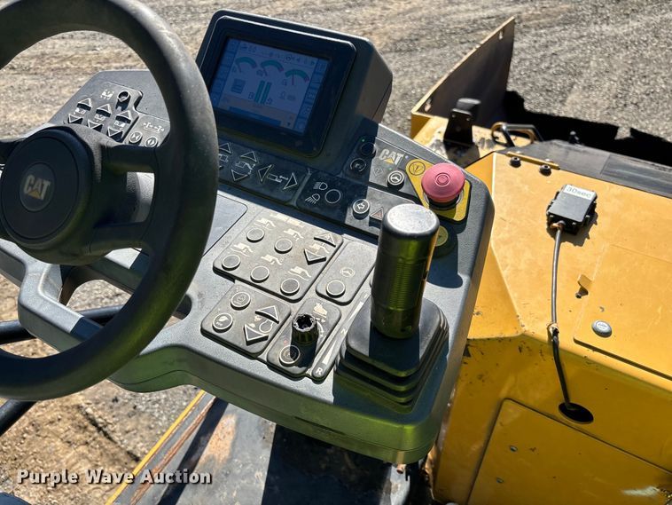 image for item YA1418 2016 Caterpillar AP1055F paver