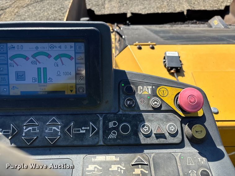 image for item YA1418 2016 Caterpillar AP1055F paver