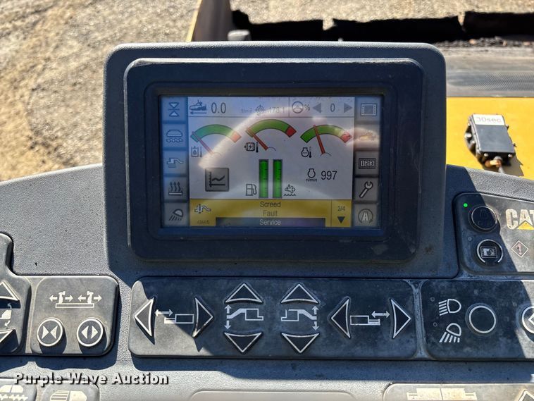 image for item YA1418 2016 Caterpillar AP1055F paver