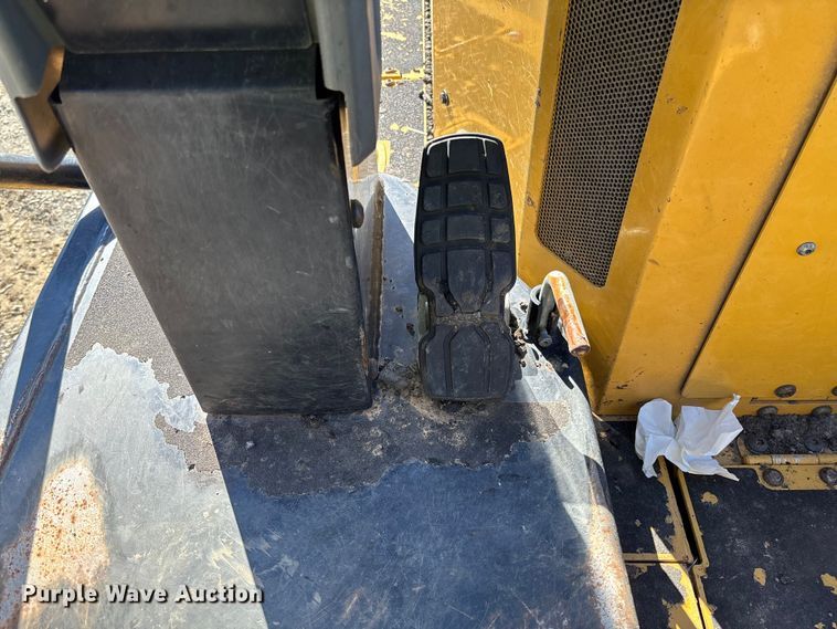 image for item YA1418 2016 Caterpillar AP1055F paver