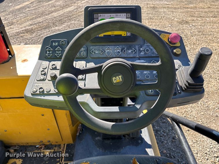 image for item YA1418 2016 Caterpillar AP1055F paver