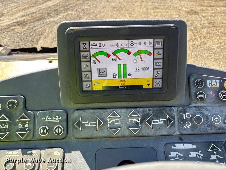 image for item YA1418 2016 Caterpillar AP1055F paver