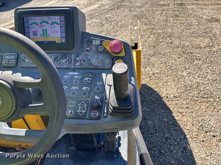 image for item YA1418 2016 Caterpillar AP1055F paver