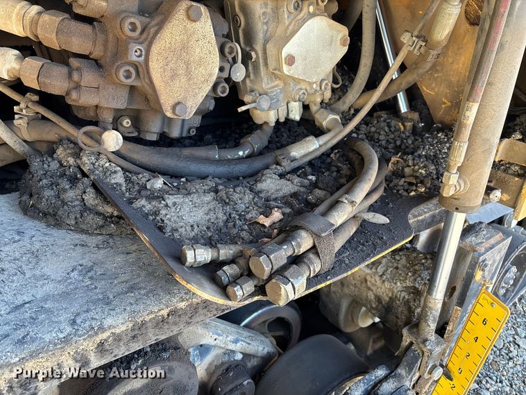 image for item YA1418 2016 Caterpillar AP1055F paver