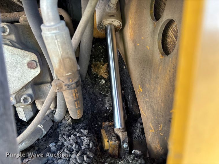 image for item YA1418 2016 Caterpillar AP1055F paver