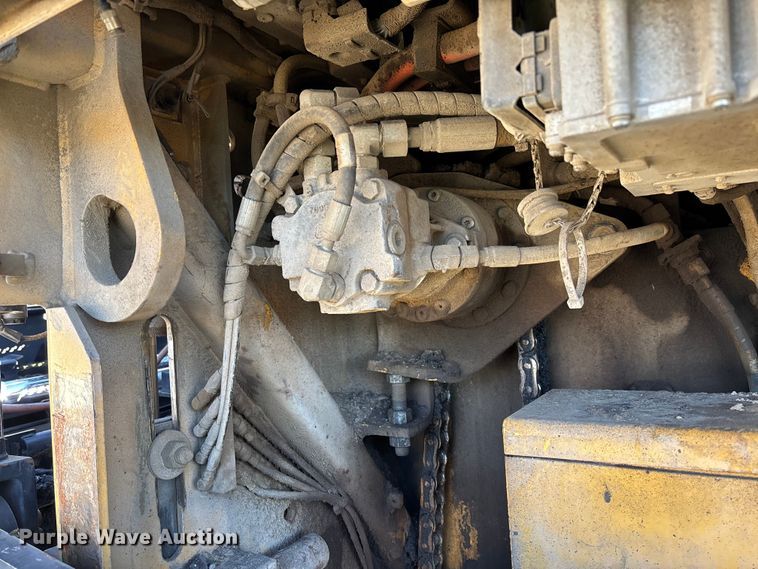 image for item YA1418 2016 Caterpillar AP1055F paver