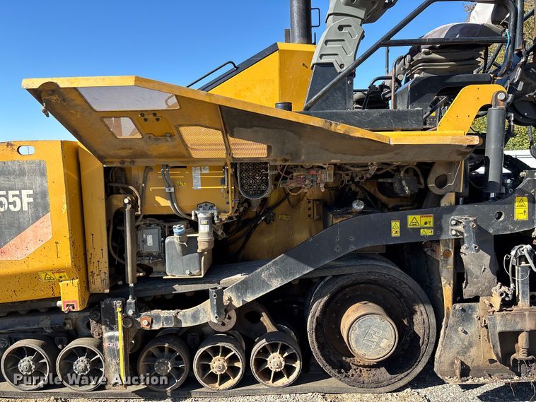 image for item YA1418 2016 Caterpillar AP1055F paver