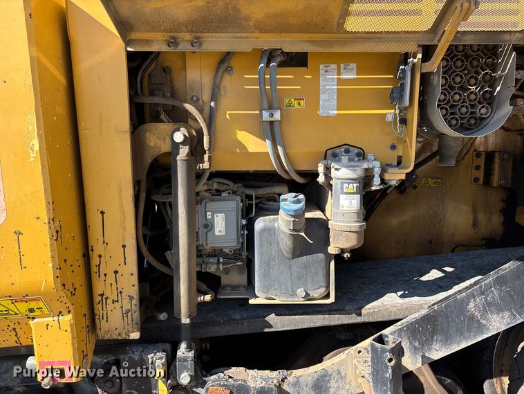 image for item YA1418 2016 Caterpillar AP1055F paver