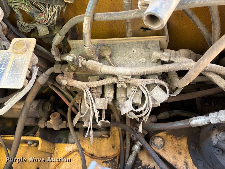 image for item YA1418 2016 Caterpillar AP1055F paver