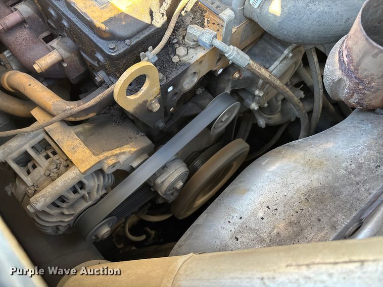 image for item YA1418 2016 Caterpillar AP1055F paver