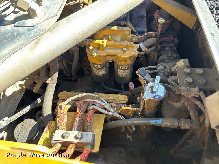 image for item YA1418 2016 Caterpillar AP1055F paver