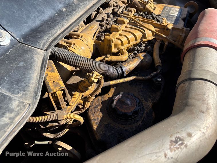 image for item YA1418 2016 Caterpillar AP1055F paver