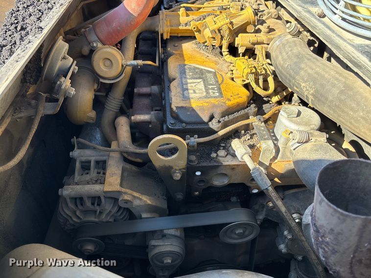 image for item YA1418 2016 Caterpillar AP1055F paver