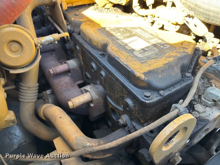 image for item YA1418 2016 Caterpillar AP1055F paver