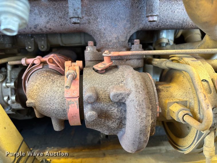 image for item YA1418 2016 Caterpillar AP1055F paver