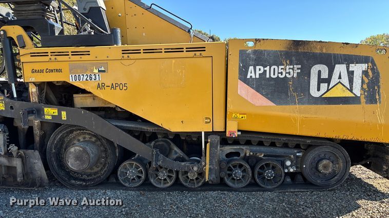 image for item YA1418 2016 Caterpillar AP1055F paver