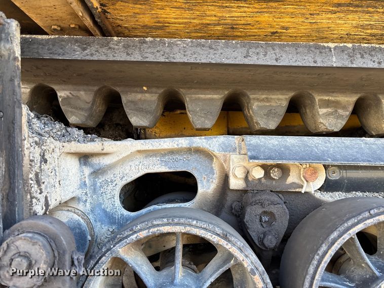 image for item YA1418 2016 Caterpillar AP1055F paver