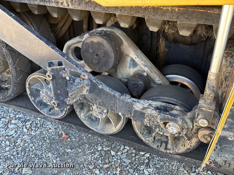 image for item YA1418 2016 Caterpillar AP1055F paver