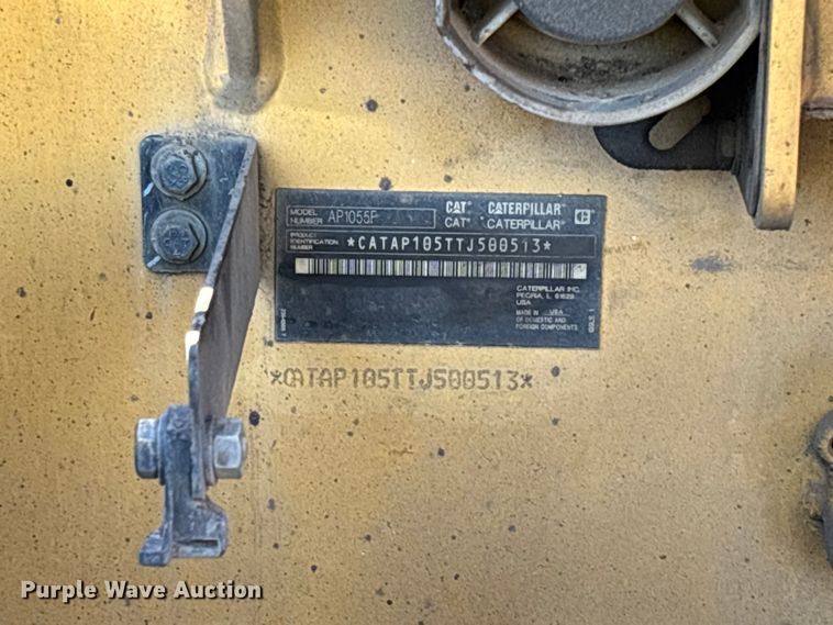 image for item YA1418 2016 Caterpillar AP1055F paver