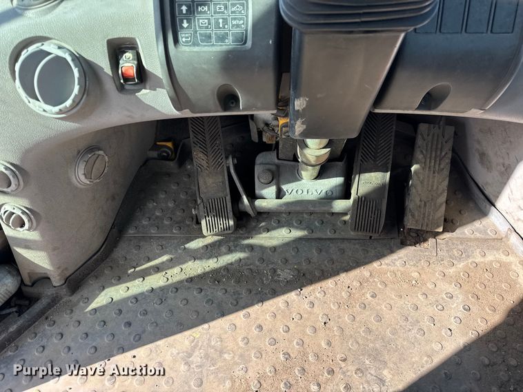 image for item YA1421 2012 Volvo L120G wheel loader