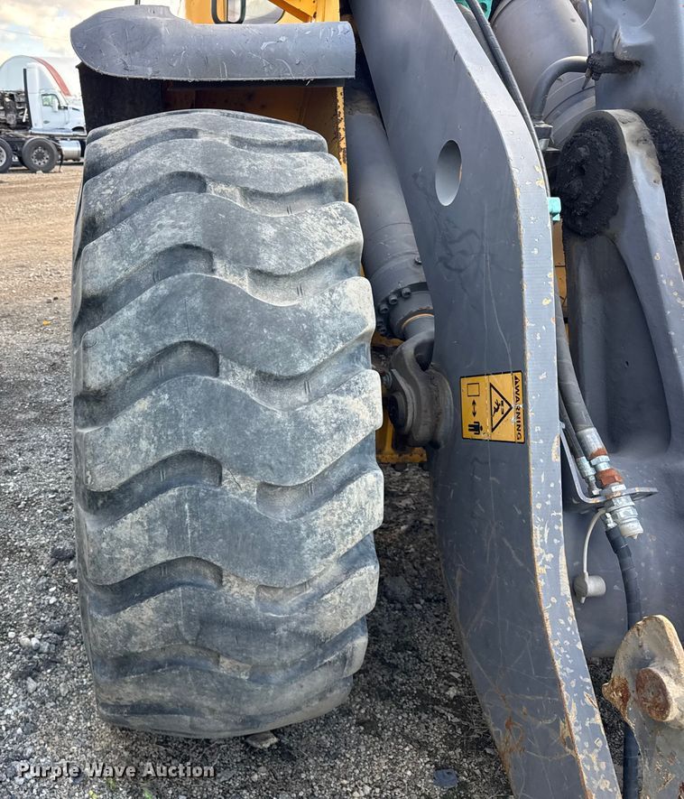 image for item YA1421 2012 Volvo L120G wheel loader