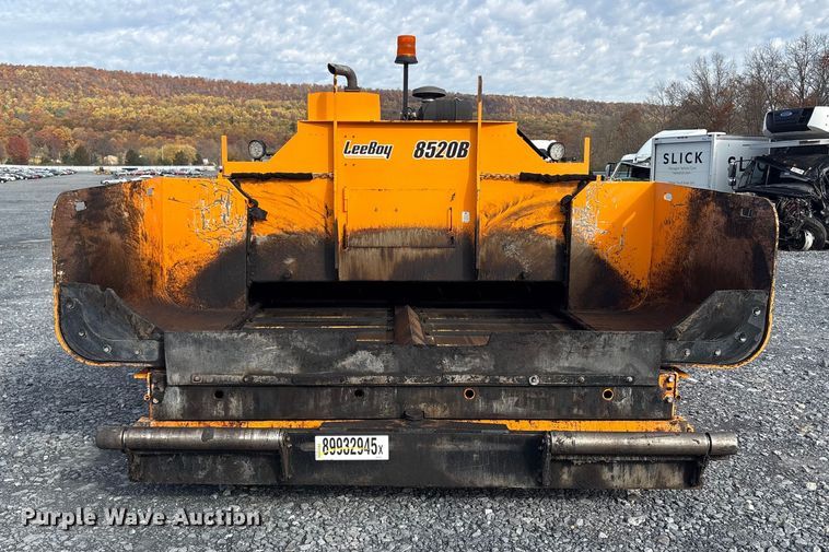 image for item YA1424 2022 LeeBoy 8520B paver