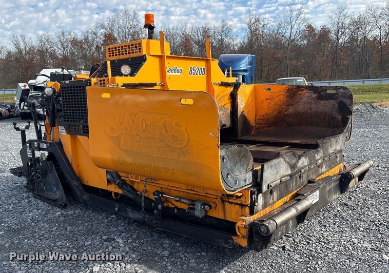image for item YA1424 2022 LeeBoy 8520B paver