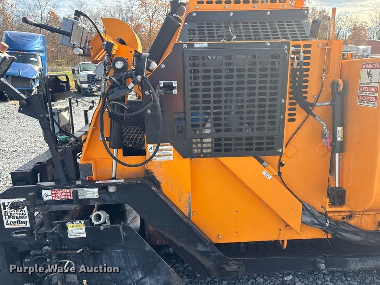 image for item YA1424 2022 LeeBoy 8520B paver