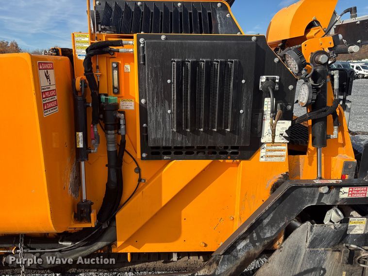 image for item YA1424 2022 LeeBoy 8520B paver