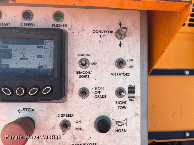 image for item YA1424 2022 LeeBoy 8520B paver