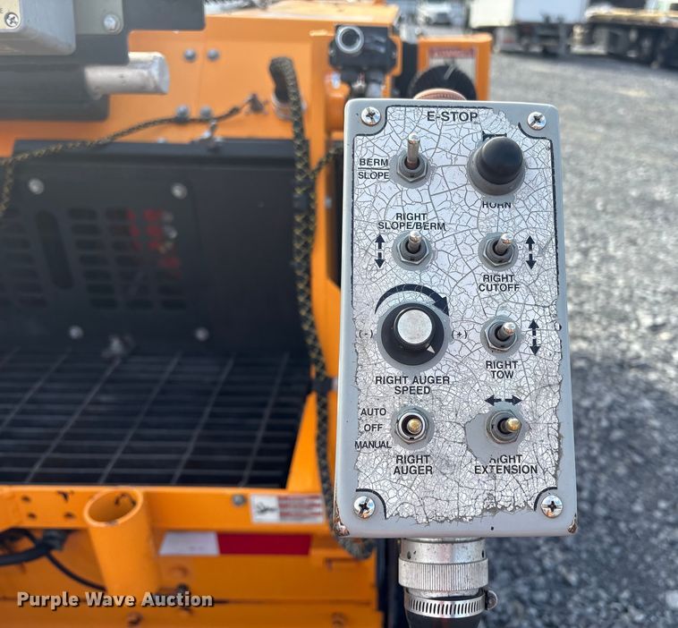 image for item YA1424 2022 LeeBoy 8520B paver