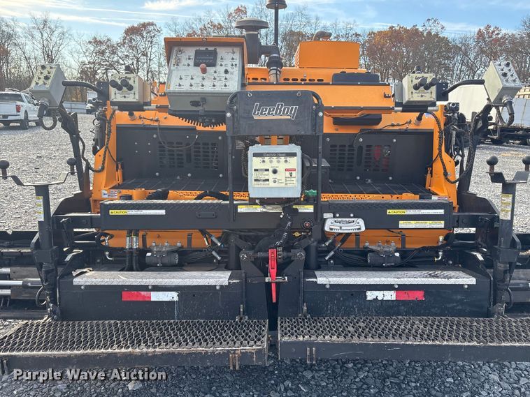 image for item YA1424 2022 LeeBoy 8520B paver