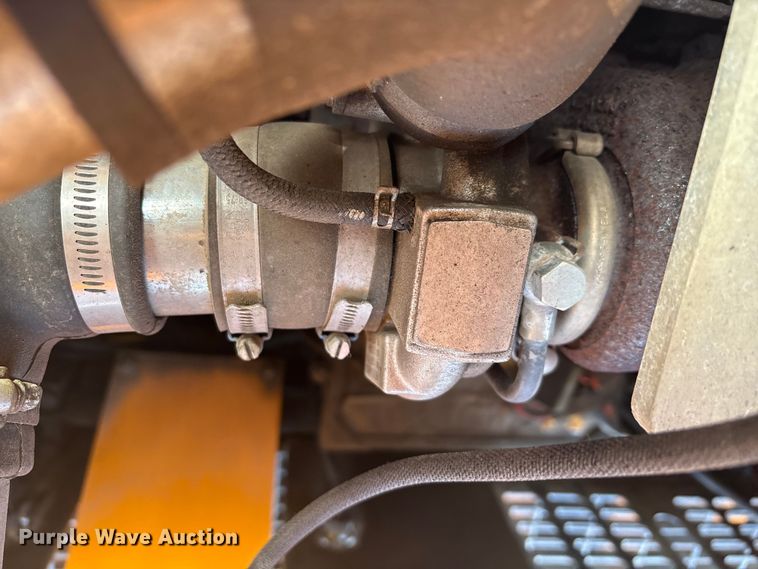 image for item YA1424 2022 LeeBoy 8520B paver