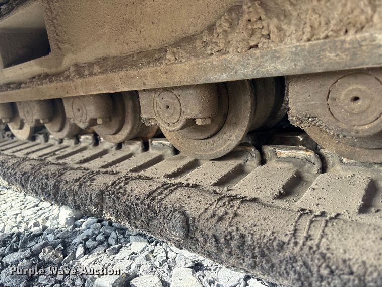 image for item YA1424 2022 LeeBoy 8520B paver