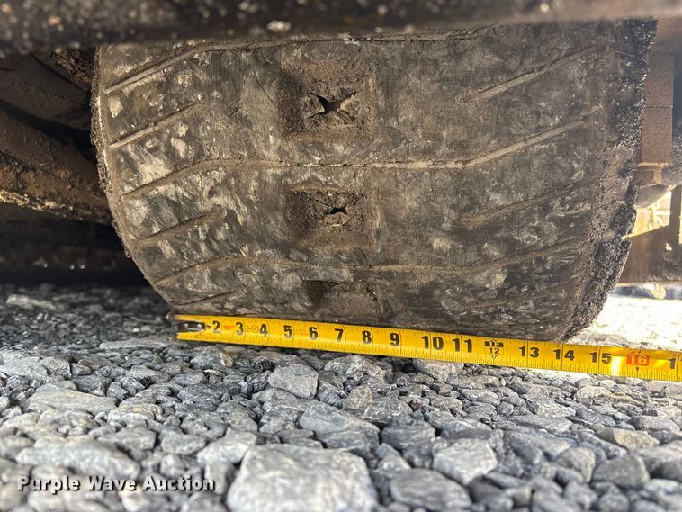 image for item YA1424 2022 LeeBoy 8520B paver