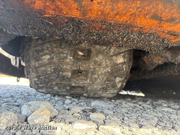 image for item YA1424 2022 LeeBoy 8520B paver