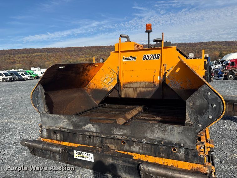 image for item YA1424 2022 LeeBoy 8520B paver