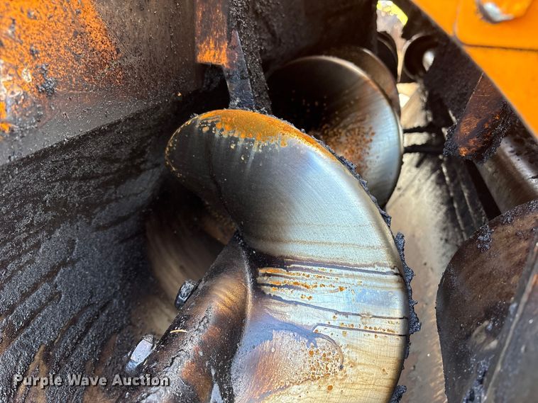 image for item YA1424 2022 LeeBoy 8520B paver