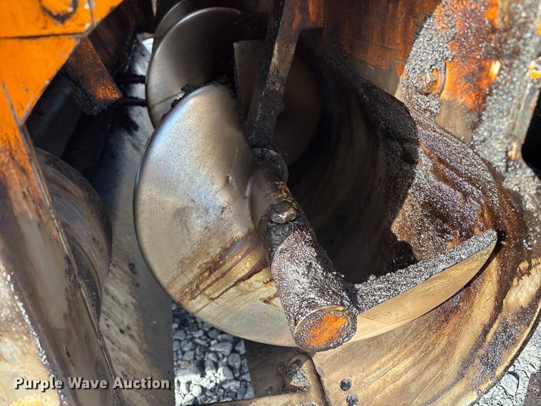 image for item YA1424 2022 LeeBoy 8520B paver