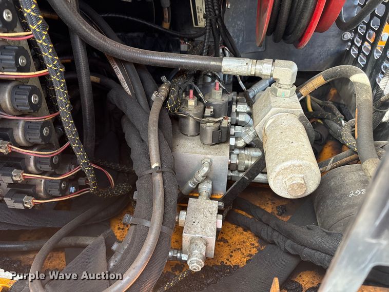 image for item YA1424 2022 LeeBoy 8520B paver